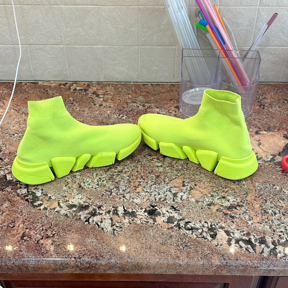 Balenciaga Neon Green trainer sneakers. - Picture 7 of 8